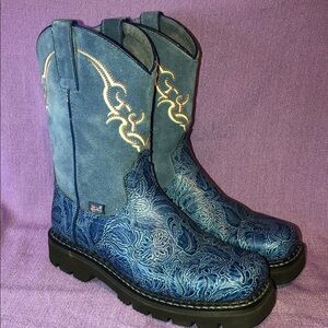 Used Women’s Justin Caliente Collection Embossed Blue Cowboy Boots Size 8B